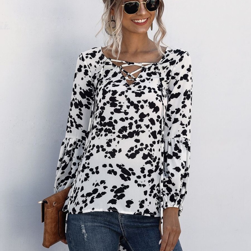 Print Lace up Long Sleeve hi lo blouse - Picture 2 of 7